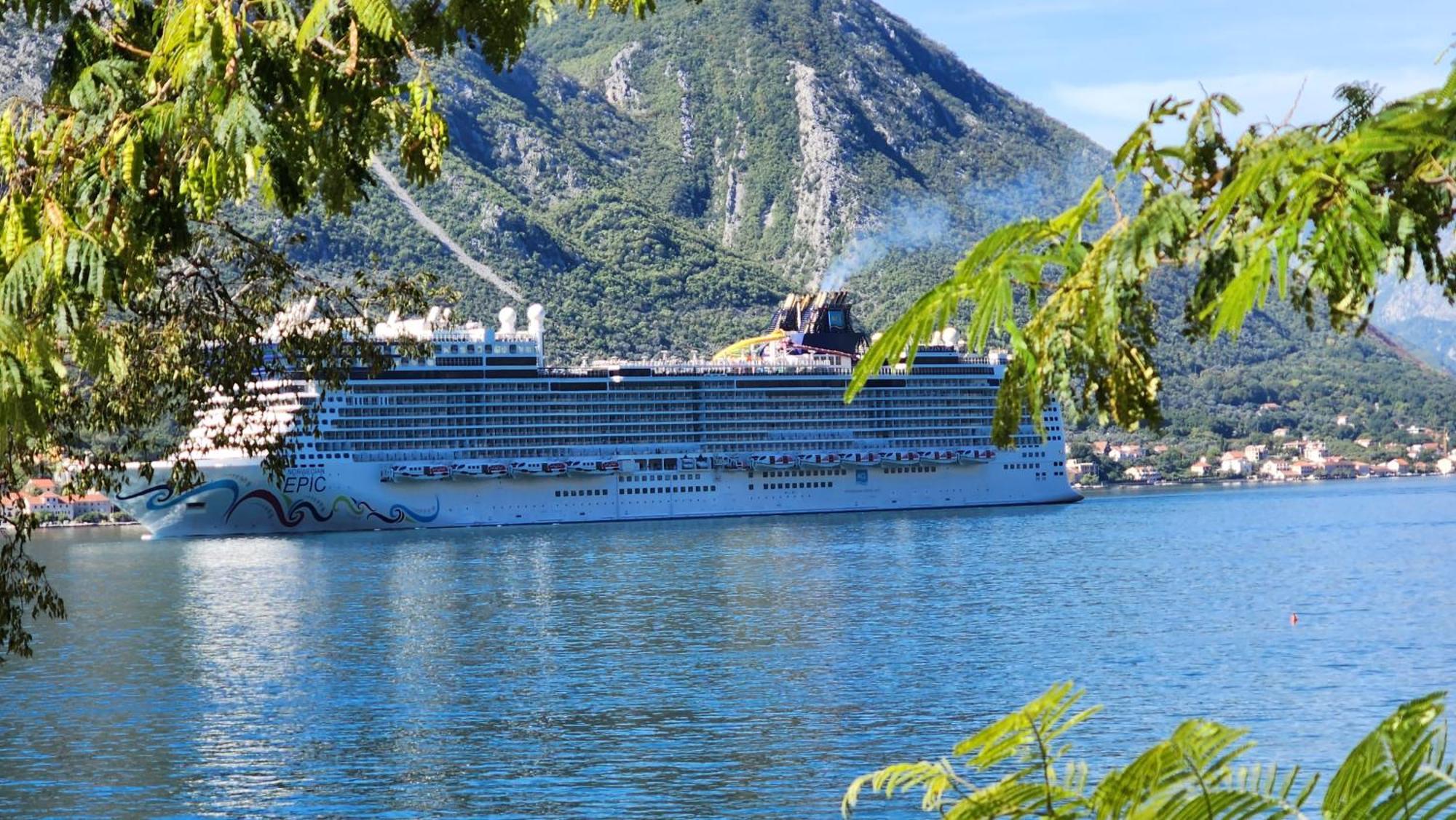 Montenegro Apartments - Private Beach Kotor Exterior photo