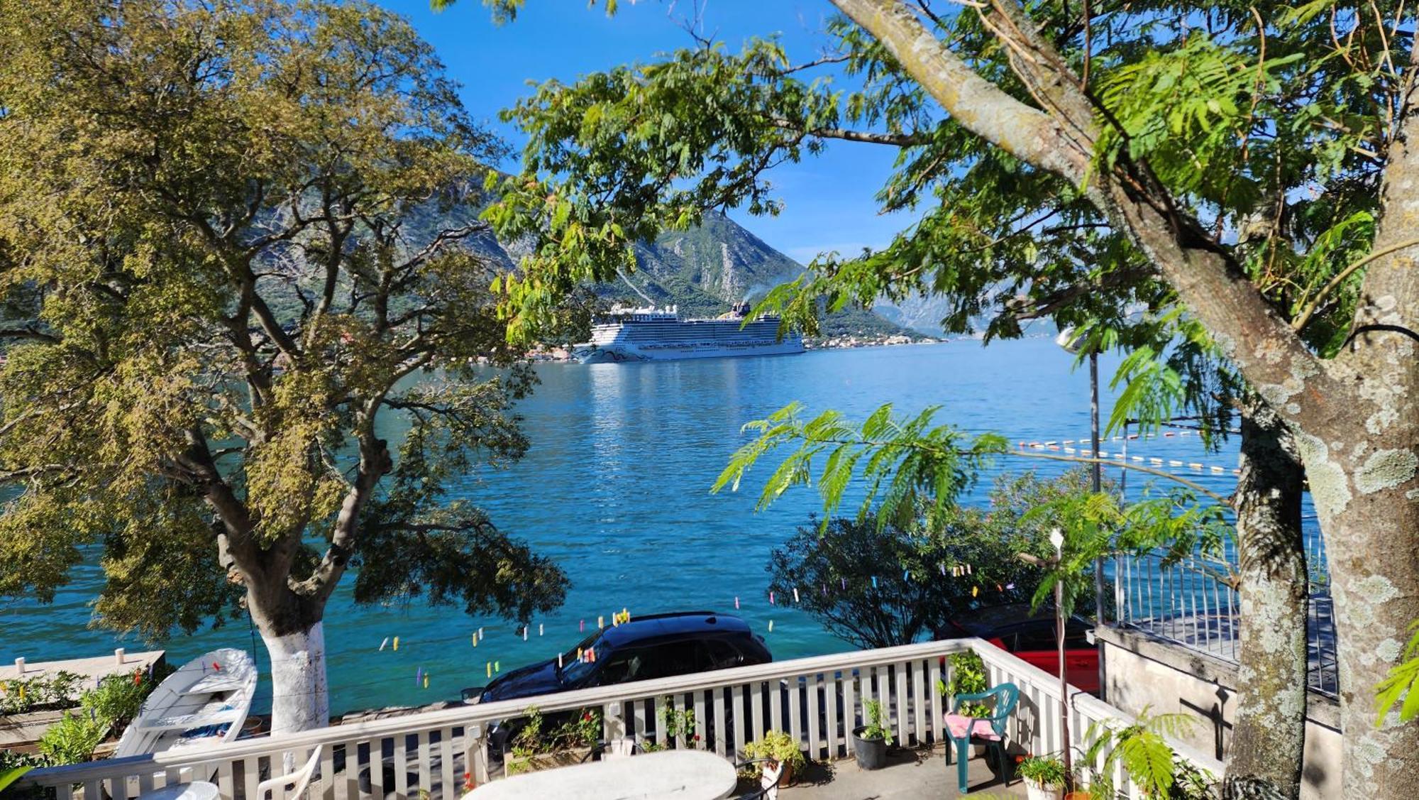 Montenegro Apartments - Private Beach Kotor Exterior photo